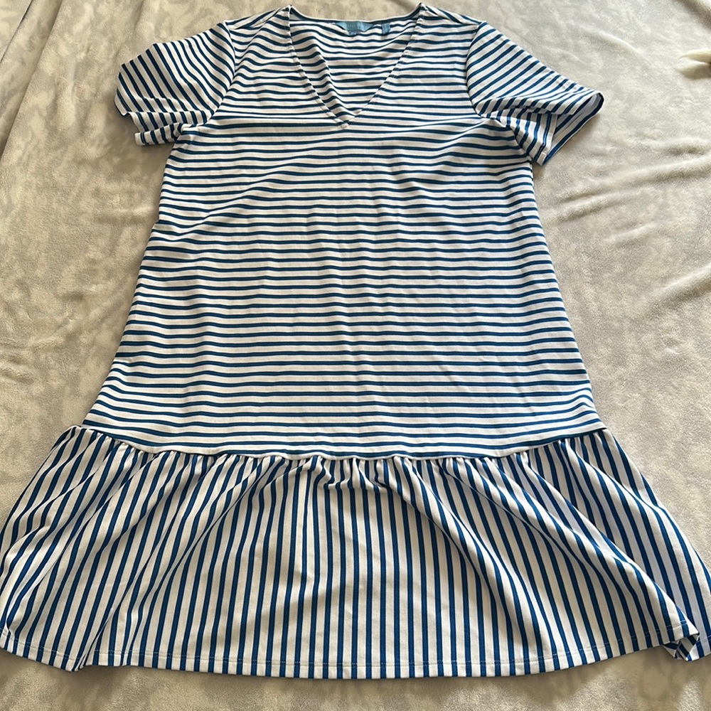 Draper James sz medium striped ruffle hem dress